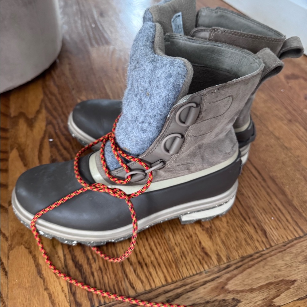 Sorel Women’s Winter Boots size 8